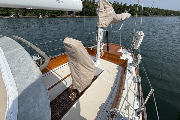 REDHEAD 40ft Hinckley Yacht For Sale