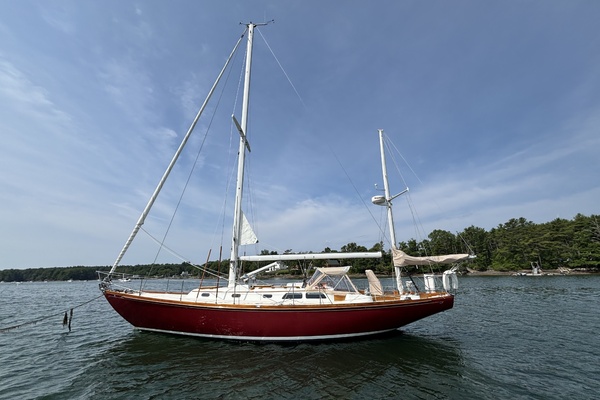 REDHEAD 40ft Hinckley Yacht For Sale
