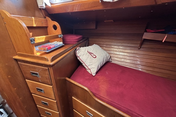 REDHEAD 40ft Hinckley Yacht For Sale