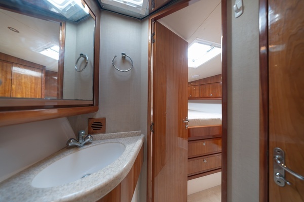2003 Bertram 39