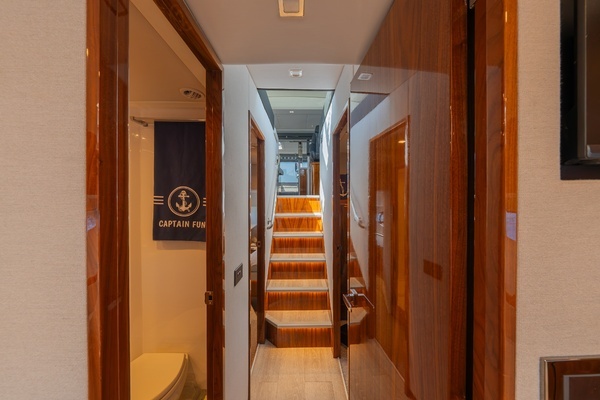 Riviera 4600 Yacht For Sale