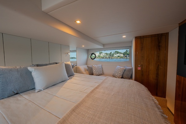 Riviera 4600 Yacht For Sale