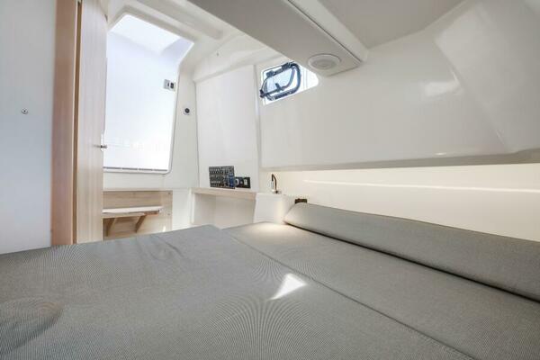 33ft Zodiac Yacht For Sale