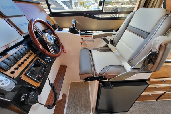 2023 Cutwater 28