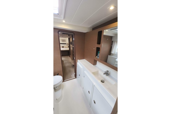 42ft Lagoon Yacht For Sale