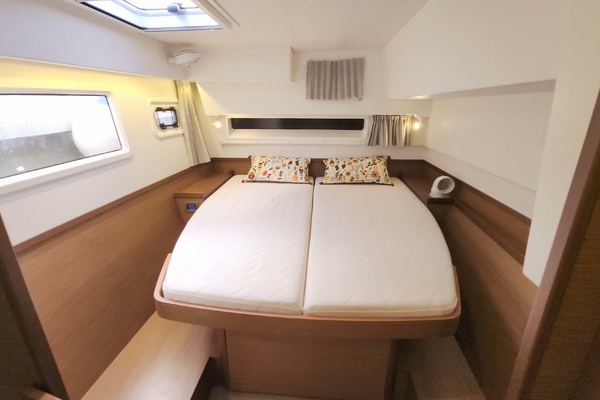 42ft Lagoon Yacht For Sale
