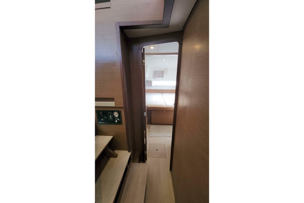 42ft Lagoon Yacht For Sale