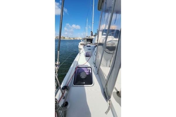 42ft Lagoon Yacht For Sale