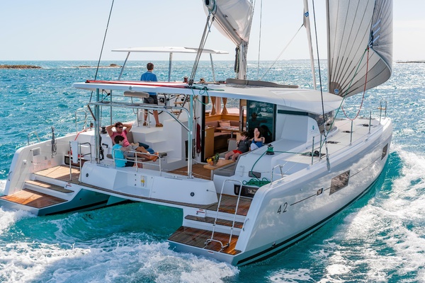 42ft Lagoon Yacht For Sale