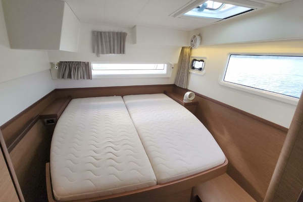 42ft Lagoon Yacht For Sale