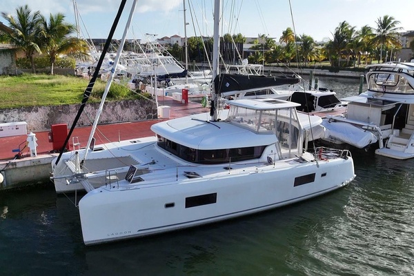 42ft Lagoon Yacht For Sale