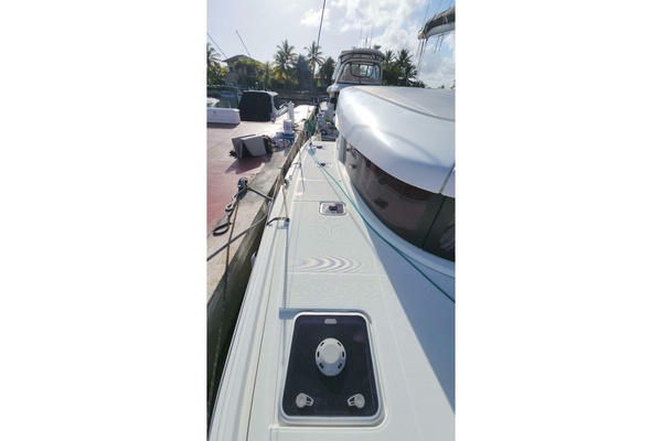 42ft Lagoon Yacht For Sale