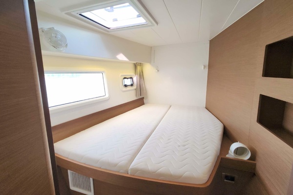 42ft Lagoon Yacht For Sale