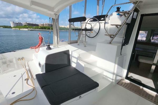 42ft Lagoon Yacht For Sale
