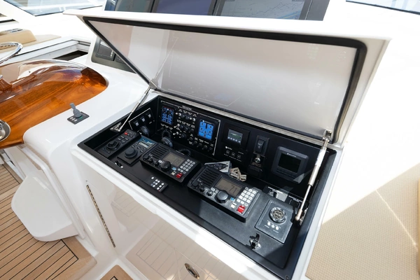 2017 Viking 52