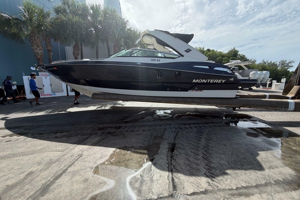 32ft Monterey Yacht For Sale