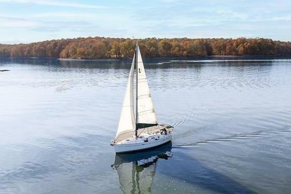 Low Flight 35ft Beneteau Yacht For Sale