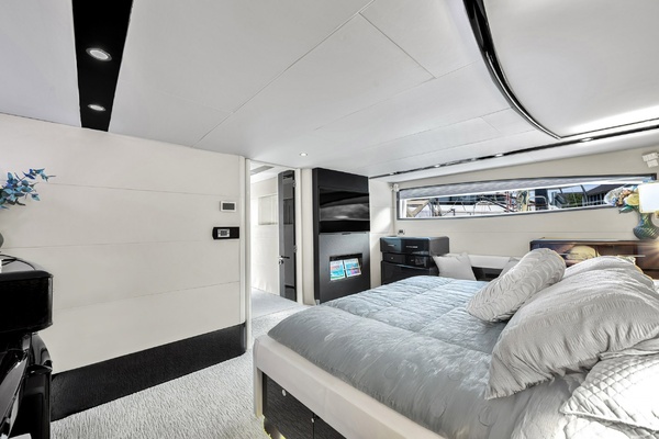 75ft Lazzara Yachts Yacht For Sale