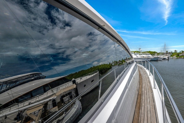 75ft Lazzara Yachts Yacht For Sale