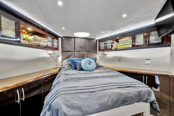75ft Lazzara Yachts Yacht For Sale