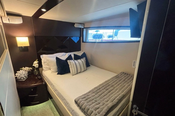2008 Lazzara Yachts 75