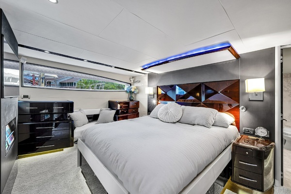 75ft Lazzara Yachts Yacht For Sale