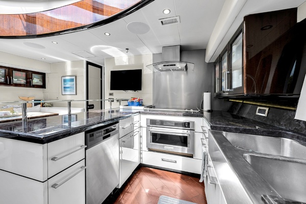75ft Lazzara Yachts Yacht For Sale