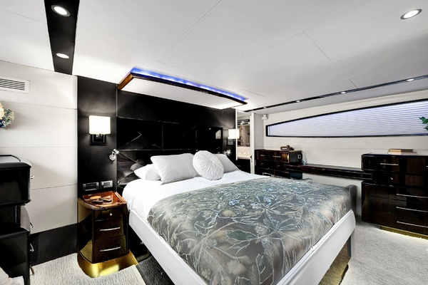 75ft Lazzara Yachts Yacht For Sale