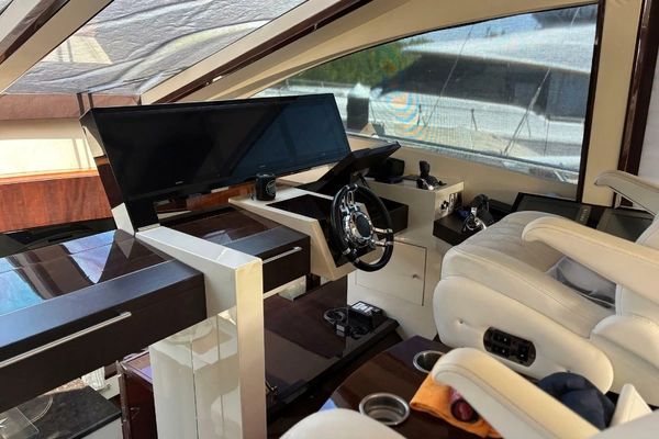 2008 Lazzara Yachts 75