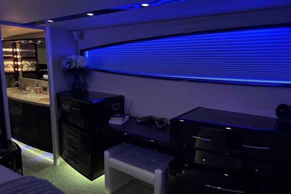 2008 Lazzara Yachts 75