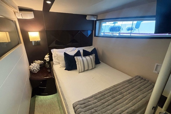 Lazzara Yachts LSX 75 Yacht For Sale