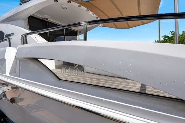 75ft Lazzara Yachts Yacht For Sale