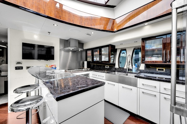 75ft Lazzara Yachts Yacht For Sale