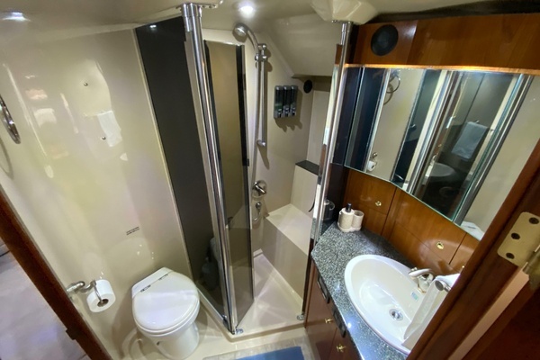 2006 Cruisers Yachts 52