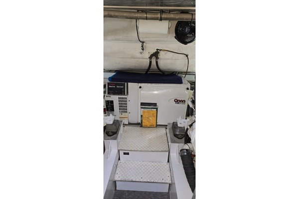 2006 Cruisers Yachts 52
