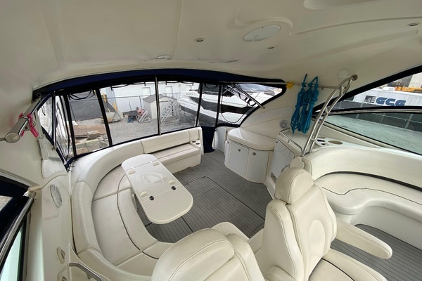 2006 Cruisers Yachts 52