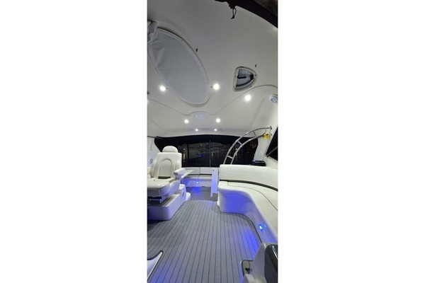 2006 Cruisers Yachts 52