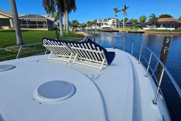 2006 Cruisers Yachts 52