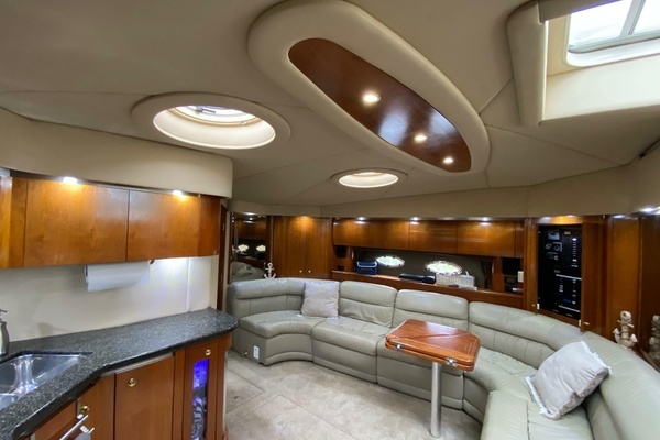 2006 Cruisers Yachts 52