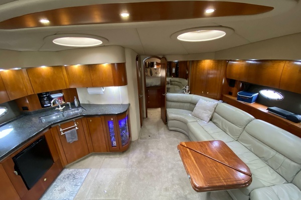 2006 Cruisers Yachts 52