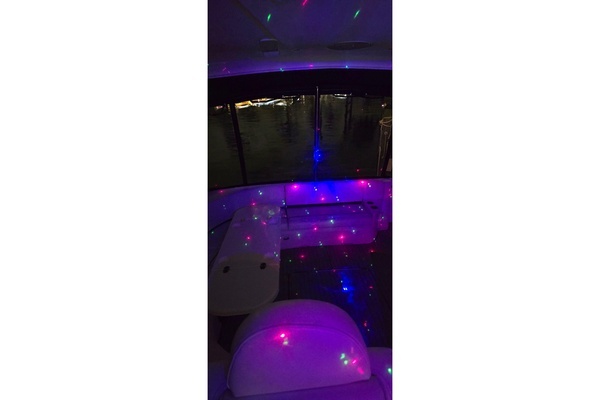 2006 Cruisers Yachts 52