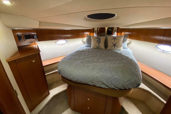 2006 Cruisers Yachts 52