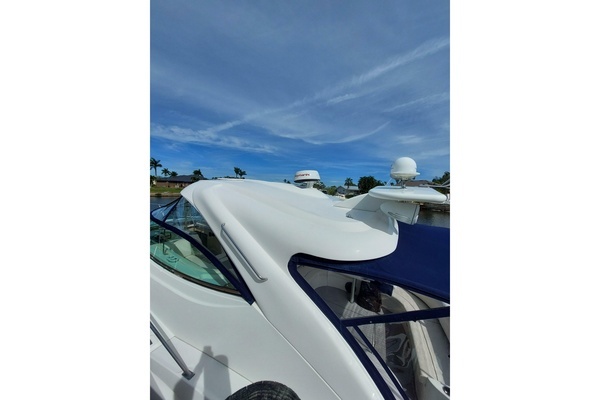2006 Cruisers Yachts 52