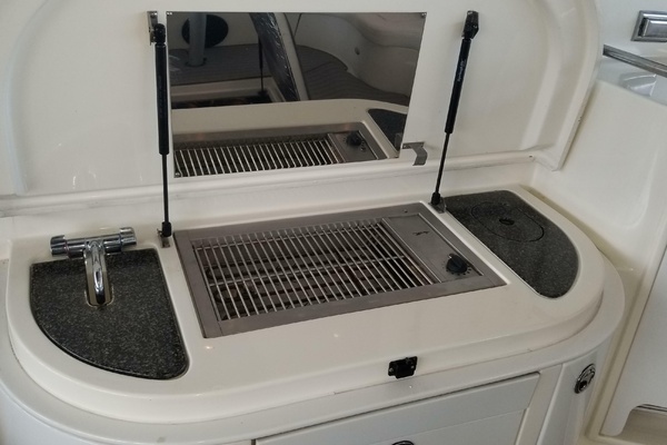 2006 Cruisers Yachts 52