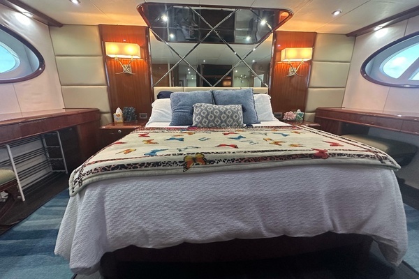 Lazzara Yachts 68 Motoryacht Yacht For Sale