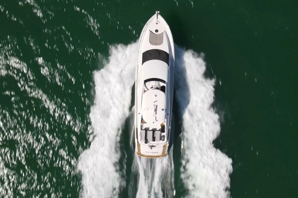 2006 Lazzara Yachts 68