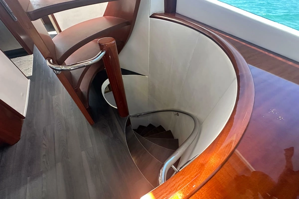 2006 Lazzara Yachts 68