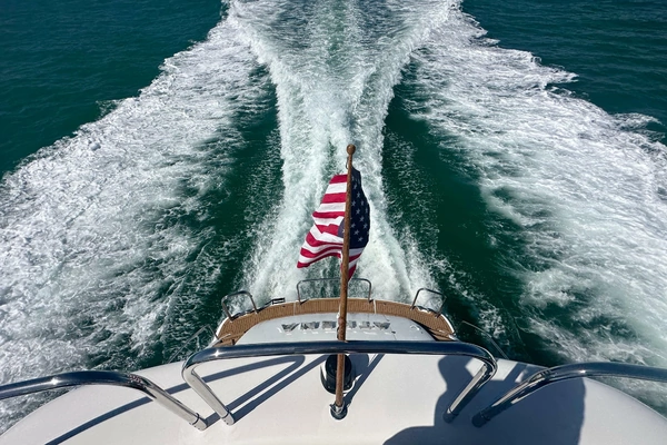2006 Lazzara Yachts 68