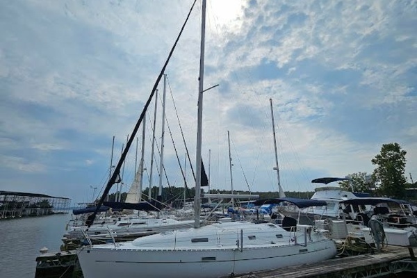 Photo of the 2004 Beneteau Oceanis Clipper 331 "Argentum"