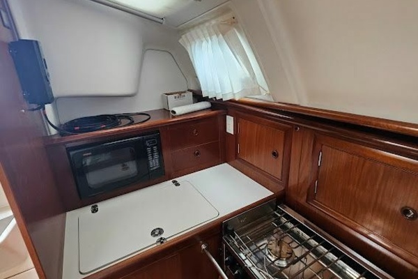 Argentum 33ft Beneteau Yacht For Sale